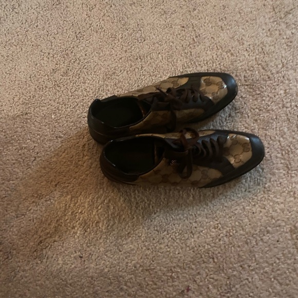 Women’s Gucci sneakers gently worn